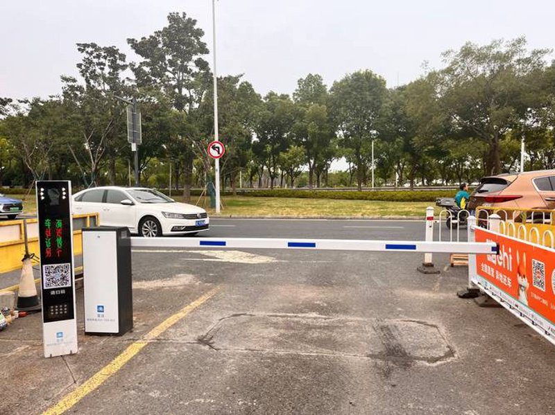 停车场道闸：智能开启车辆进出新时代